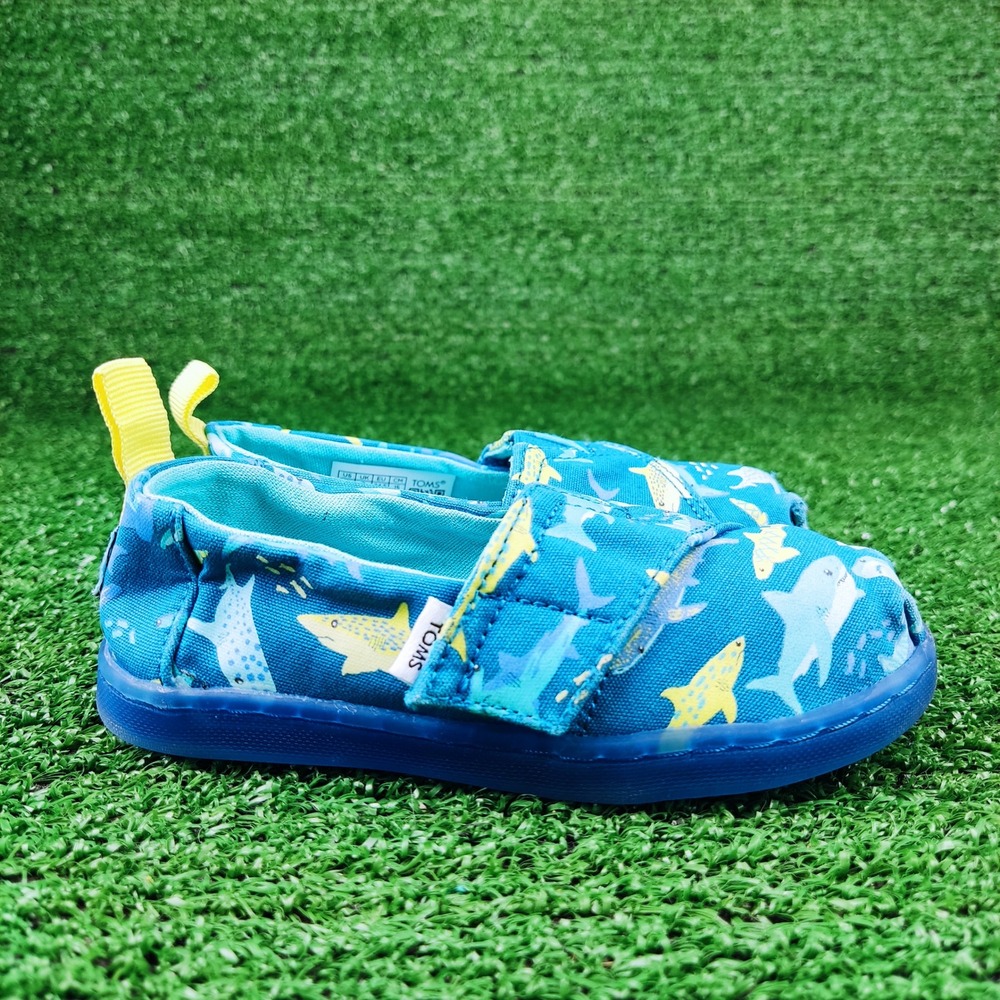 TOMS Slip On Kids Size 8 Blue Shark Print Alpargata Canvas Shoes Hook and Loop